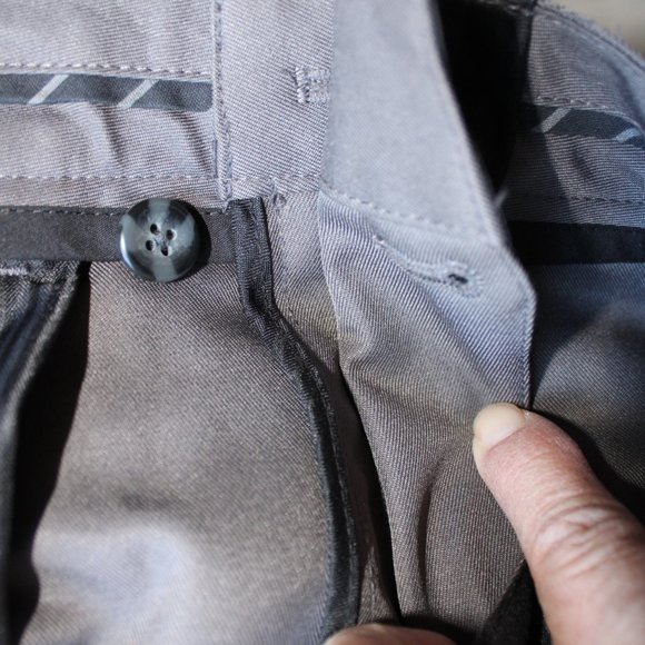 Van Heusen Dark Gray Shorts ~30~ - Picture 9 of 9